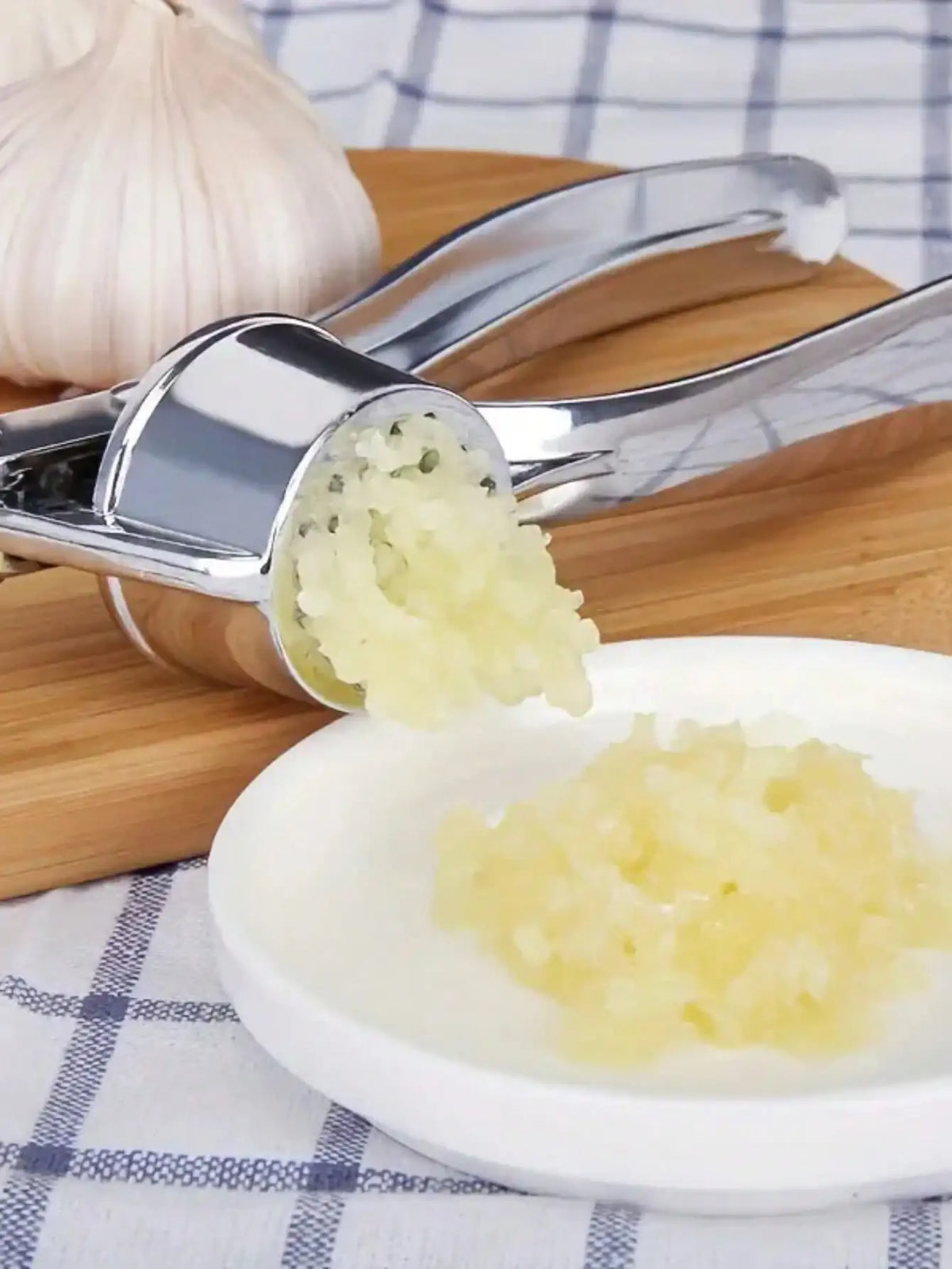 1Pc Stainless Steel Garlic Press – Easy To Use & Washable